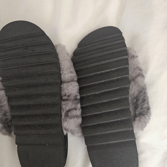 Steve Madden Gray Faux Fur Slide Sandals - Picture 3 of 4